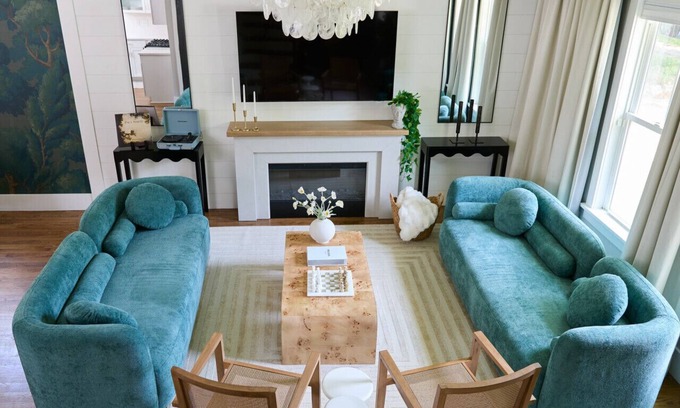 Downtown Casa | Luxe 5BR Designer Retreat w/Hot Tub | 3 mins to Downtown, 8 to NC State