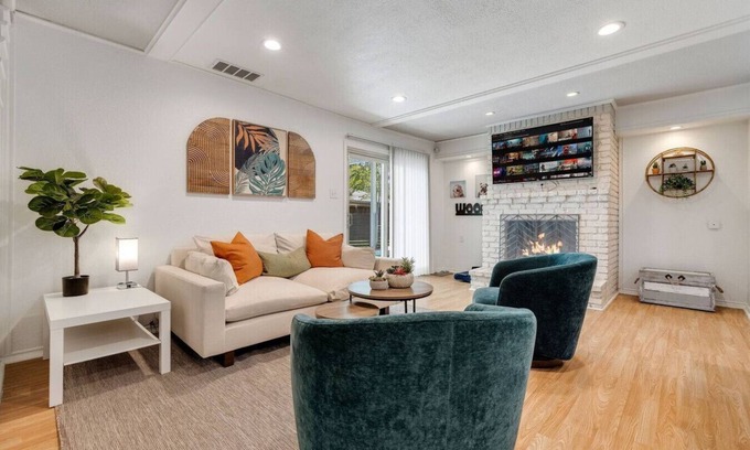 White Rock Hills Casa | Luxe 5BR -Pool/Firepit/Mini Golf near State Fair