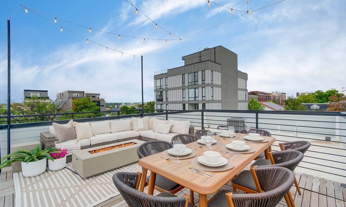 Park View Apartamento | Luxe 6-BR + Rooftop Patio | Parking | Metro