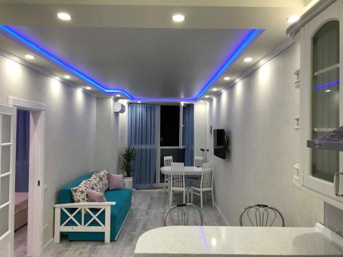 Pozniaky Apartamento | Luxe Apartment on Drahomanova