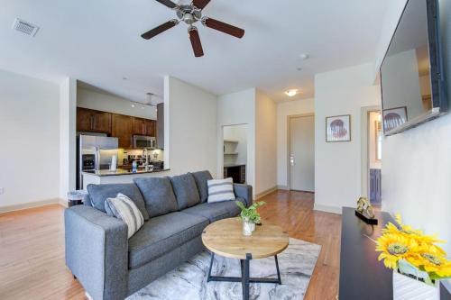 Astrodome Apartamento | Luxe Apt with Pool, Gym, Wi-Fi, Pets Allowed