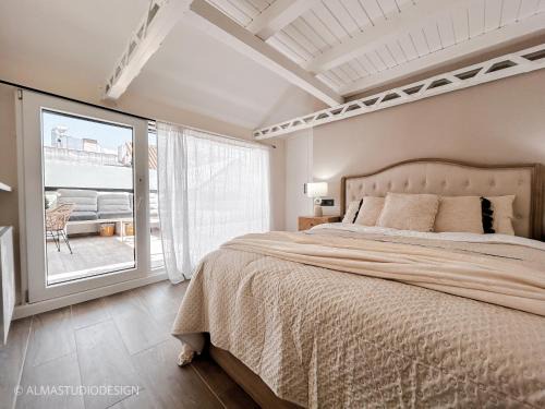 Malasaña Apartamento | Luxe at the Clouds of Madrid! Atico C Fuencarral
