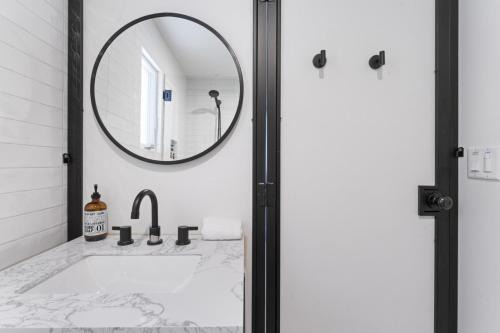 Balboa Island Casa | Luxe Balboa House 5 Bedroom 5 Ensuite Bath Peninsula Ferry Close