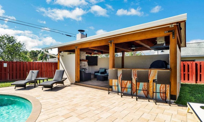 Willoughby Acres Casa | Luxe Beach Escape |Heated Pool|Outdoor Bar|Games