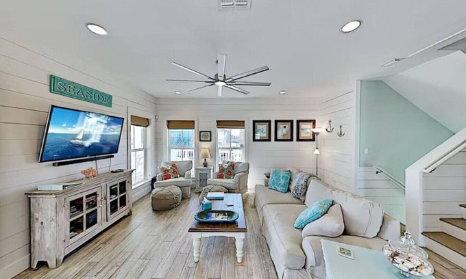 Sand Point Casa | Luxe Beach House I Ocean Views I Private Neighborhood Beach Access