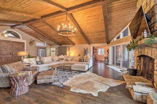 Beech Mountain Casa | Luxe Beech Mtn Cabin with Hot Tub 2 Mi to Skiing!