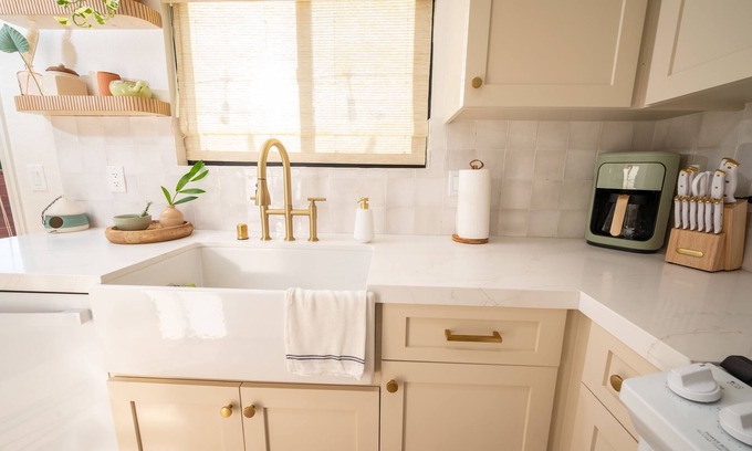 Lantern District Casa | LUXE BohoModern 1bd/1ba PRIME loc w/ huge entertainers backyard & garage