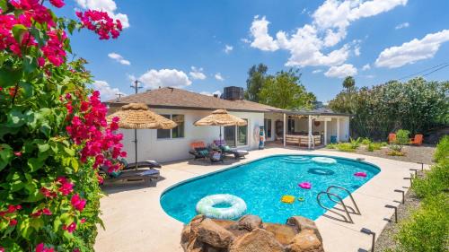 Village Grove Casa | Luxe Cabana-inspired Stay W Pool