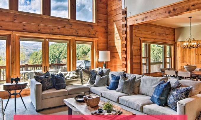 Boone Cabina | Luxe Cabin w/ Fireplace, Hot Tub, Game Room, Views
