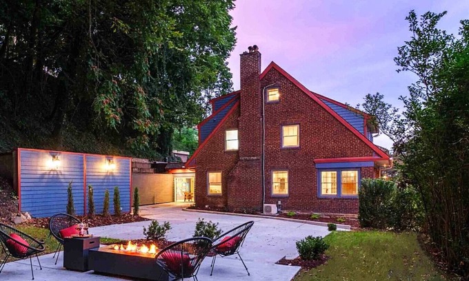 Pittsburgh Apartamento | Premier Home, Prime PITT Location, Hot Tub & Sauna