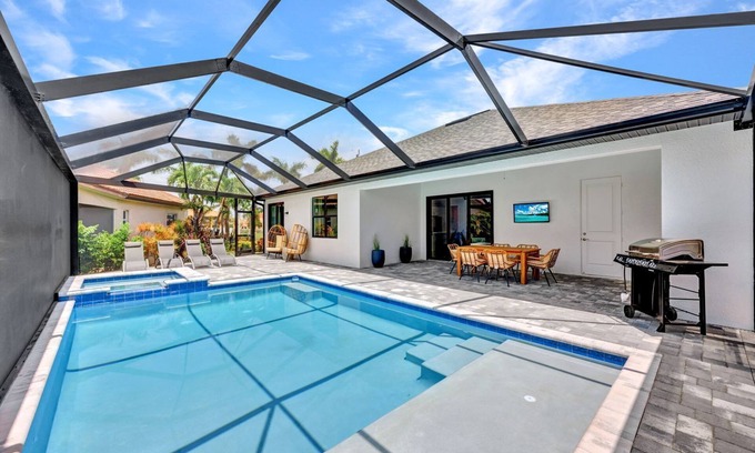 Pelican Casa | Luxe Canal Home, Boat Rental, Walk to Cape Harbour