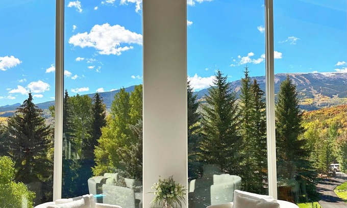 Snowmass Village Casa | Luxe Chalet: Jaw-Dropping Views of Mountains! Summer Garden Terrace