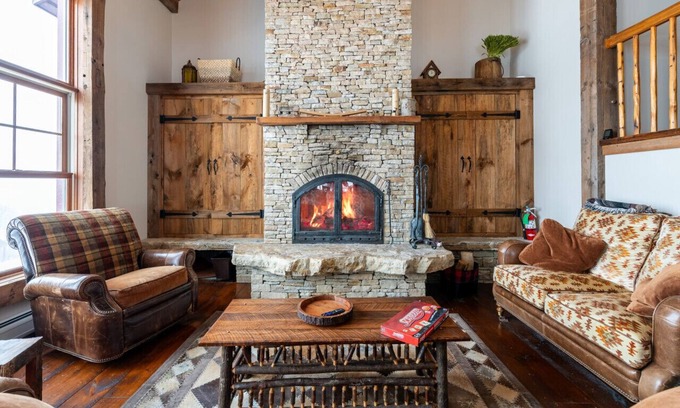 Central Vermont- Killington Apartamento | Luxe Chalet - Ski On / Off, Hot Tub, Pool, Views