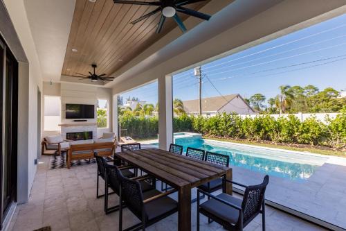 Naples Park Casa | Luxe Coastal Getaway Naples Vanderbilt Beach