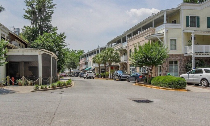 Old Town Bluffton Casa | Luxe Condo in Old Town Bluffton + Elevator + Walkable to everything!