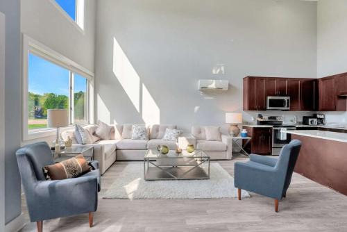 Birmingham Apartamento | Luxe Condo Overlooking Park