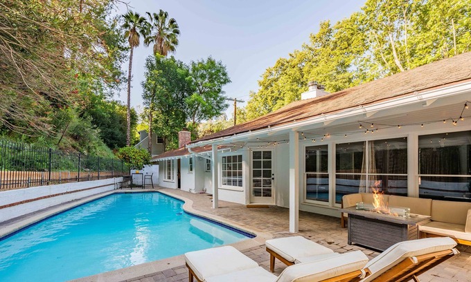Sherman Oaks Cabaña | Luxe Cottage with Pool in the Hills - Close to Shops & Restaurants