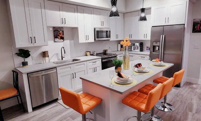 West Palm Beach Apartamento | Luxe & cozy 3Beds,2rooms,EV Gym Near Beaches&Downtown WPB