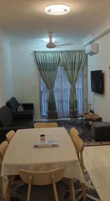 Kampung Rawa Apartamento | Luxe Cozy Haven in Cybersouth