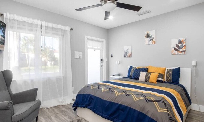 Poinsettia Heights Apartamento | Luxe Crash Pad Near FTL Beach