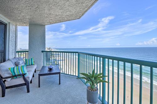Daytona Beach Apartamento | Luxe Daytona Beach Resort Retreat with Ocean Views!