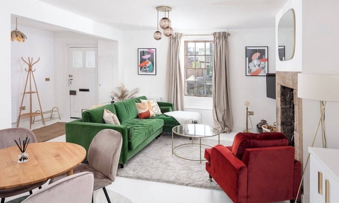 South Charlton Casa | Luxe Design - Grade II Cottage - Heart of Alnwick