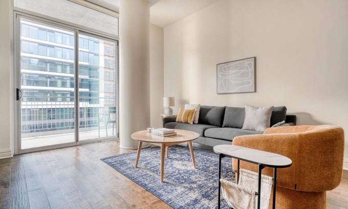 Waller Creek District Apartamento | Luxe Downtown Austin 1BR w/ Gym, Pool & W/D, nr Rainey St, by Blueground