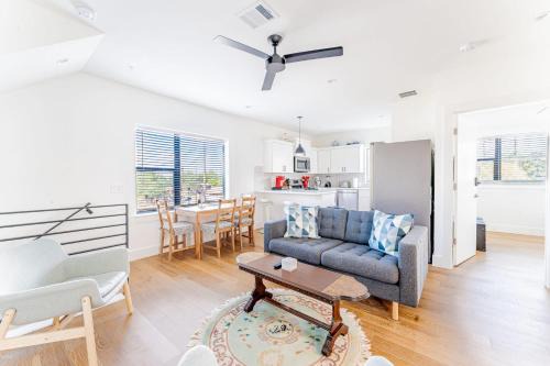 Blackshear-Prospect Hill Casa | Luxe East Downtown 3BR Condo, Walk to Bars, Restaurants, Shops