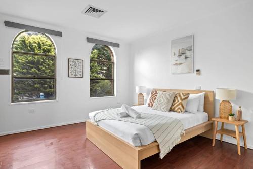Bankstown Casa | Luxe Ensuite Queen Room - Close to Stations & Shops