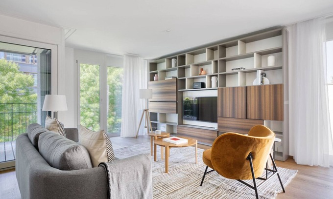 Escher Wyss Apartamento | Luxe Escher Wyss 2BR w/ Storage & W/D, nr Station, by Blueground