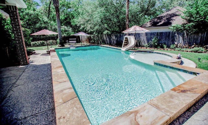 Beaumont Casa | Luxe Executive Home 4BR 3.5 BA w/ Sparkling Pool, Outdoor Entertainment Area, Sp