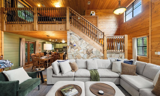 Sautee Nacoochee Cabina | Luxe Family Cabin w Hot Tub, Sauna, Game Room, & Fire Pit. Only 10 Min to Helen