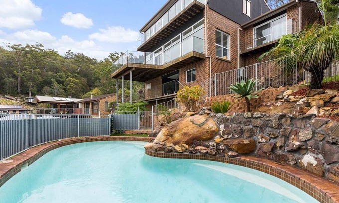 Tascott Casa | Luxe Family Retreat - Large Pool and Sea Views