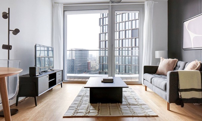 Favoriten Apartamento | Luxe Favoriten 1BR w/ Gym & Elevator, walk to Hauptbahnhof, by Blueground