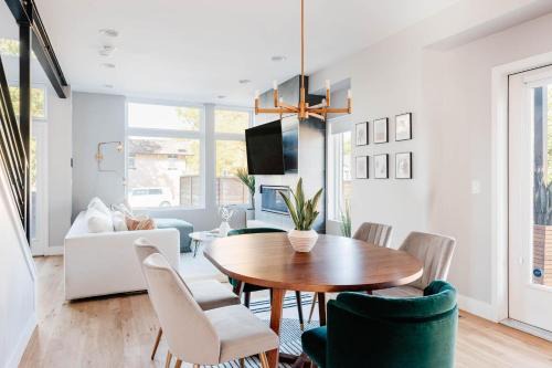 West Colfax Casa | Luxe Getaway - Yard & Roof Deck - 4 Story Townhome