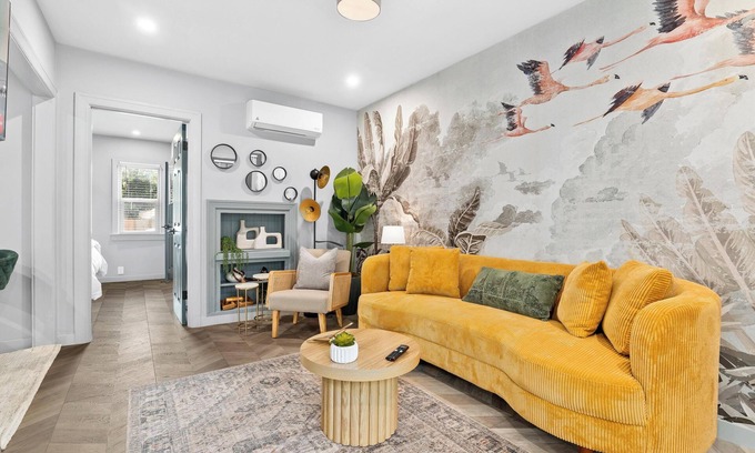 Monrovia Casa | Luxe Haven Retreat