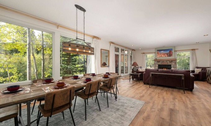 Old Town Apartamento | Luxe Home | Minutes To Skiing | Hot Tub