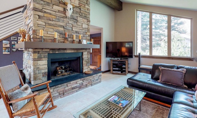 Sun Valley Casa | ¡NUEVO LISTADO! Amplia casa con piscina compartida, bañera de hidromasaje y un patio cercado - perros OK