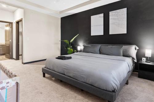 North Raleigh Apartamento | Luxe King 3 Bedroom Suite in North Raleigh