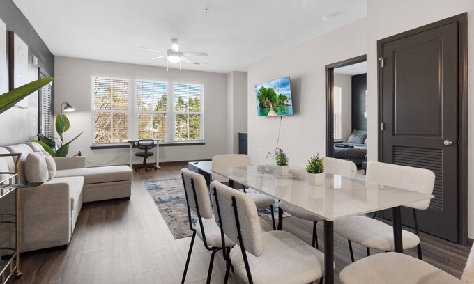 North Raleigh Apartamento | Luxe King 3BR Suite in North Raleigh