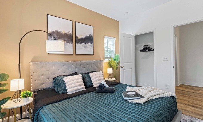 Paw Creek Casa | Luxe King 3BR Townhouse Mins to Uptown Charlotte NC!