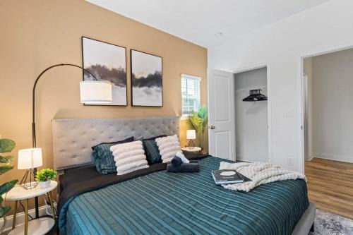 Paw Creek Casa | Luxe King 3BR Townhouse Mins to Uptown Charlotte NC