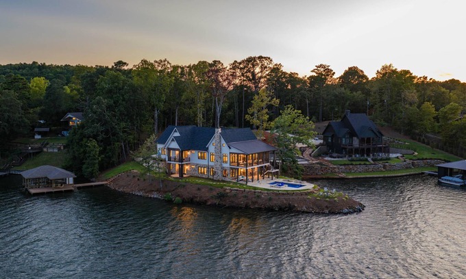 Dadeville Casa | Luxe Lake Martin Home Pool Hot Tub Boat Dock