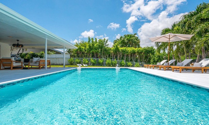 Lake Ida Shores Casa | LUXE Lake Oasis I Dock, Pool & Designer Interiors