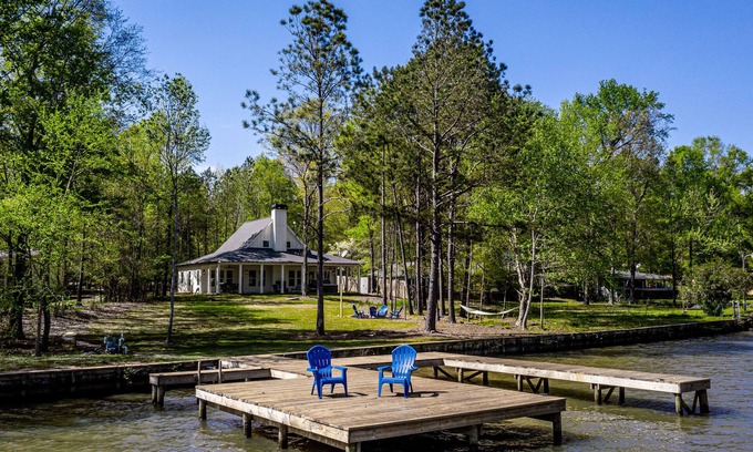 Lake Oconee Casa | Luxe, lakefront home with private hot tub, dock, kayaks & firepit - dog-friendly