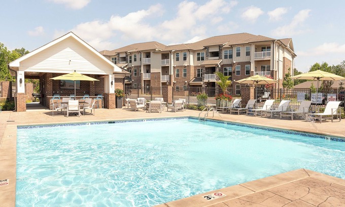 Farragut Apartamento | Luxe Living in Knoxville! Overlook at Farragut| Pool| Parking
