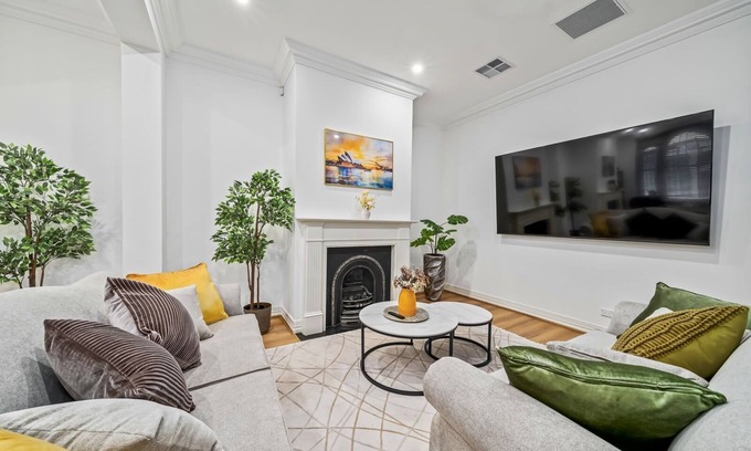 Pyrmont Casa | Luxe Living Terrace by The Star: 3-Level Luxury in Sydney's Vibrant Heart