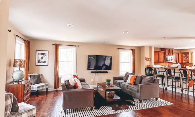 Jim Thorpe Casa | Luxe Lodge @ Poconos - Hiking, Rafting, Biking, Pool Table, Theater & Hot Tub