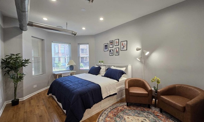 Woodlawn Apartamento | Luxe Loft vibe –4BR/3BA Apt– King Suite-11 minutes from downtown-Families-Groups