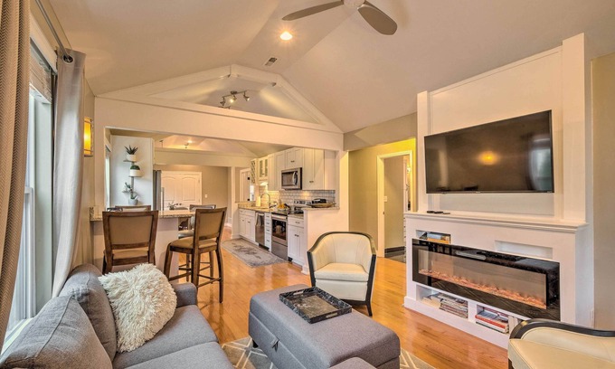 Lyndon Casa | Luxe Lyndon Home < 11 Mi to Dtwn Louisville!